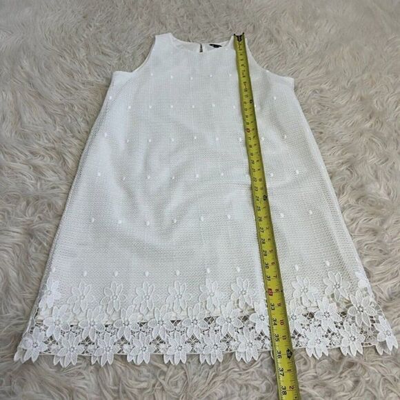 Ann Taylor NWT Size 8 White Sleeveless Embroidered Floral Lace Sheath Dress - Picture 4 of 10